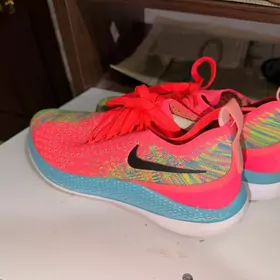 Кроссовки для бега