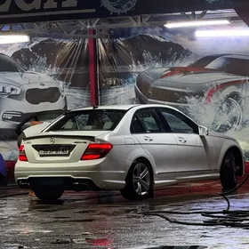 Mercedes-Benz C350 2011