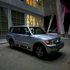 Mitsubishi Pajero 2005