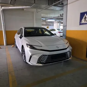 Toyota Camry 2025
