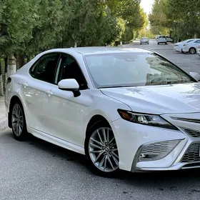 Toyota Camry 2021