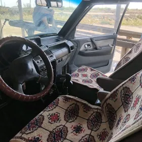 Mitsubishi Pajero 1993