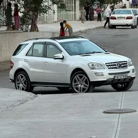 Mercedes-Benz ML350 2008