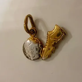 Кулон бутсы