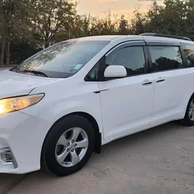 Toyota Sienna 2017