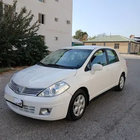 Nissan Versa 2011