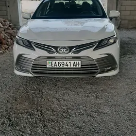 Toyota Camry 2019