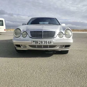 Mercedes-Benz E320 2001