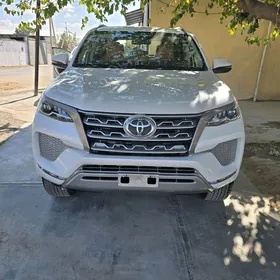 Toyota Fortuner 2024