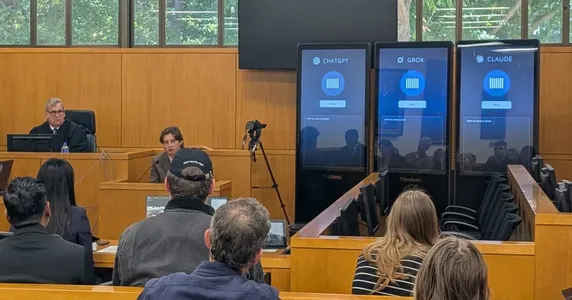 ABŞ-da EA çat-botlary hyýaly kazyýet mejlisinde oturdaşlaryň wezipesini synag edildi