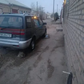 Mitsubishi Chariot 1994