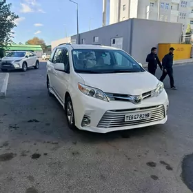 Toyota Sienna 2020