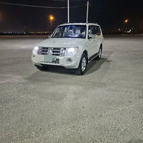 Mitsubishi Pajero 2013