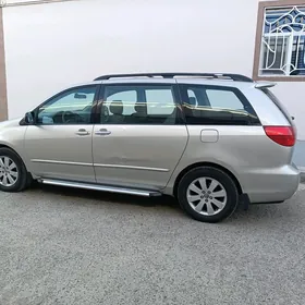 Toyota Sienna 2004