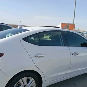Hyundai Elantra 2019