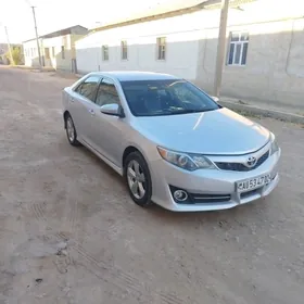 Toyota Camry 2014