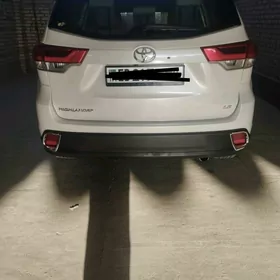 Toyota Highlander 2019