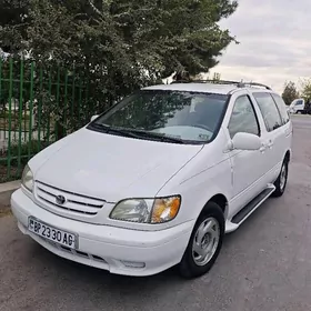 Toyota Sienna 2001