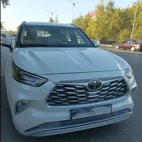 Toyota Highlander 2021