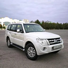Mitsubishi Pajero 2014