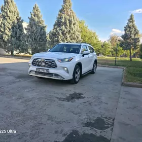 Toyota Highlander 2021