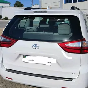 Toyota Sienna 2019