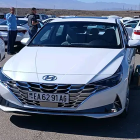 Hyundai Elantra 2022