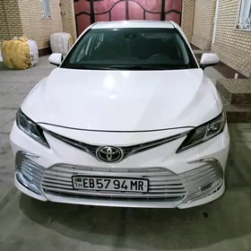 Toyota Camry 2021