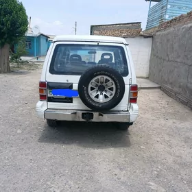 Mitsubishi Pajero 1995