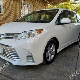 Toyota Sienna 2019