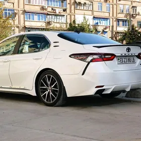 Toyota Camry 2021