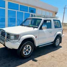Mitsubishi Pajero 1993