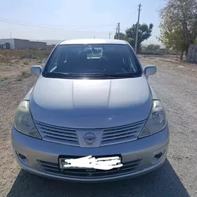 Nissan Versa 2012