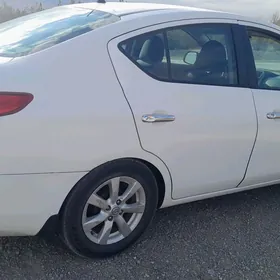 Nissan Versa 2011