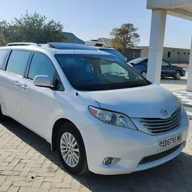Toyota Sienna 2011