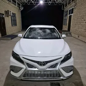 Toyota Camry 2021