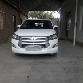 Toyota Innova 2022