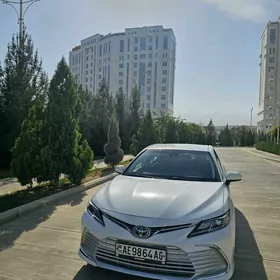 Toyota Camry 2021