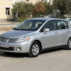 Nissan Versa 2012