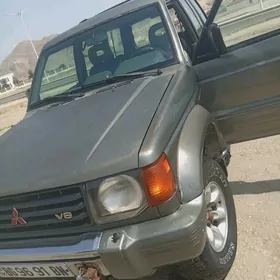 Mitsubishi Montero 1996