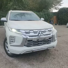Mitsubishi Montero Sport 2025
