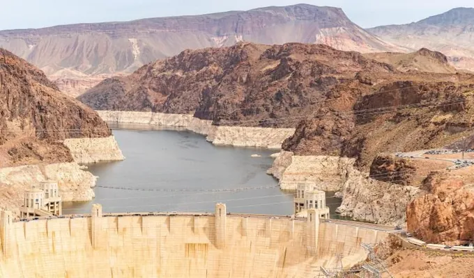 Newada ştatynda eşidilýän geň güňleç ses ilatda howsala döredip, ýerasty şäheriň gurluşygy baradaky gürrüňlere sebäp boldy