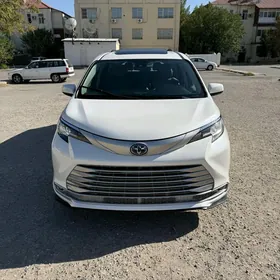 Toyota Sienna 2021