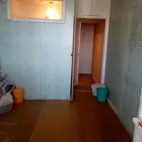 Gagarin 2 etaj 3 komnut