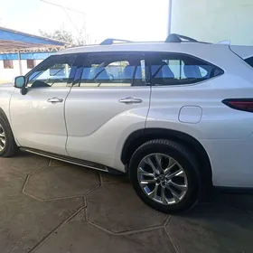 Toyota Highlander 2021