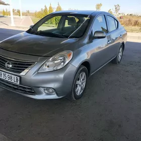 Nissan Versa 2012