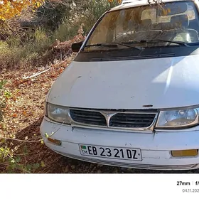 Mitsubishi Chariot 1993