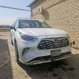 Toyota Highlander 2021