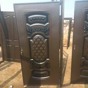 Demir icgi we dasky gapy