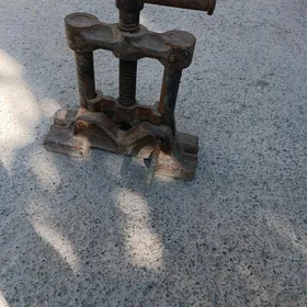 Тиски трубные